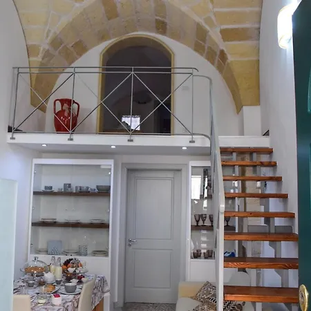 Ferrante D'aragona Bed and Breakfast 2*